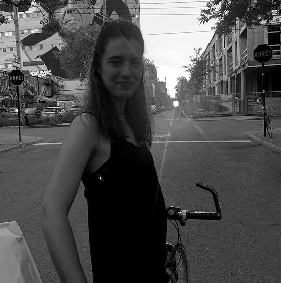 Meet your Posher, Emma - Picture 1 of 1